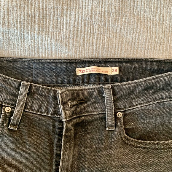 Levi’s High Rise Black Jean - Picture 3 of 3